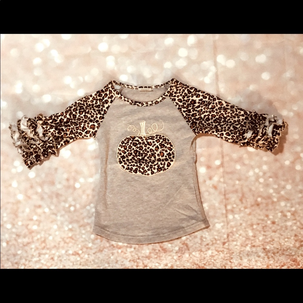 Girls fall cheetah print pumpkin top.